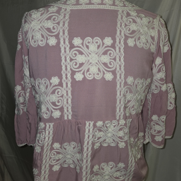 Elegant Embroidered Women's Blouse in Blush Pink - Picture 5 of 8